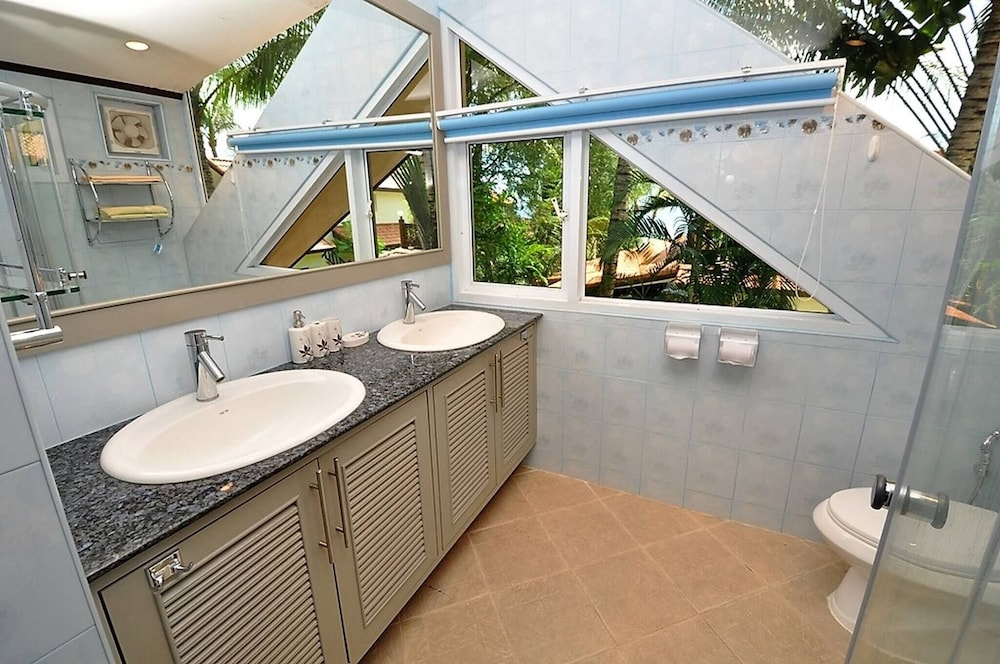 Luxurious Thai-style Villa With a Swimming Pool Just 20 Meters From Beach Access
