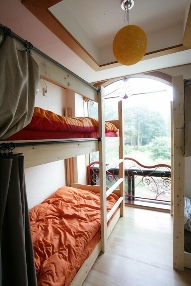 Moncher Guesthouse - Hostel