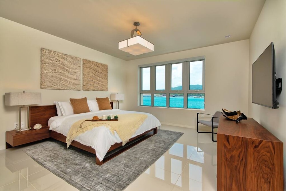 Stylish Paradise Luxury Waterfront Apartment at Soleil Residences