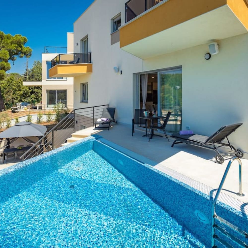 Villa Lavanda - Seaside Luxury Villa for 8 Guests