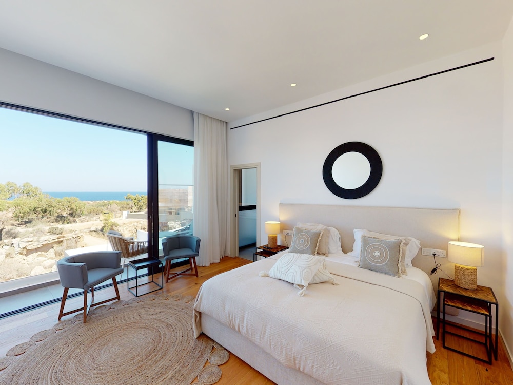 Sanders Konnos Bay Ourania - Gorgeous 5-bedroom Villa With Sea View view 5