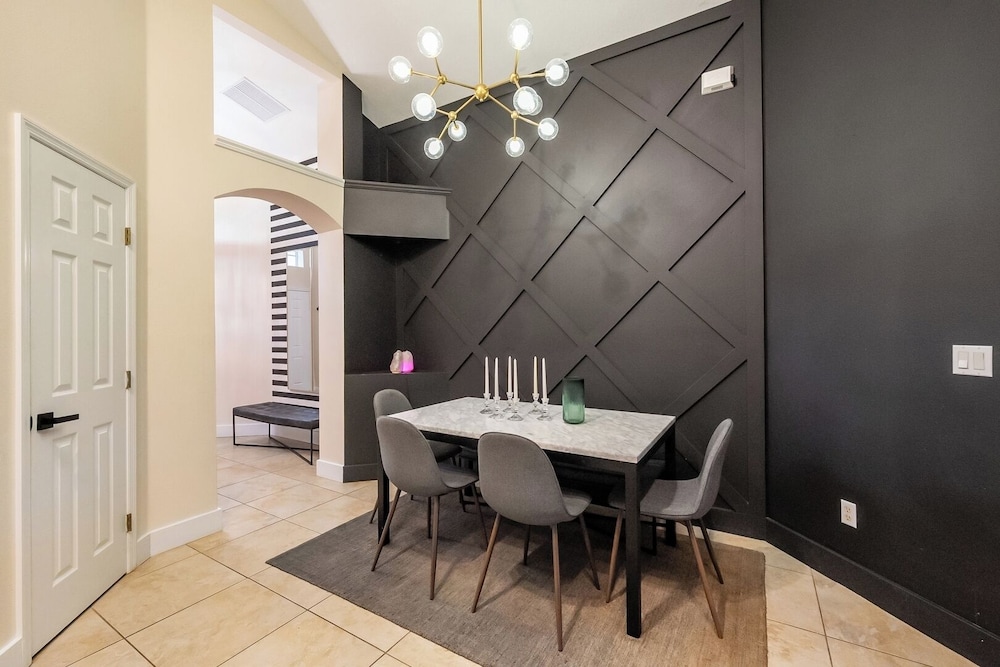 Private King BR + Pool Access Near Disney
