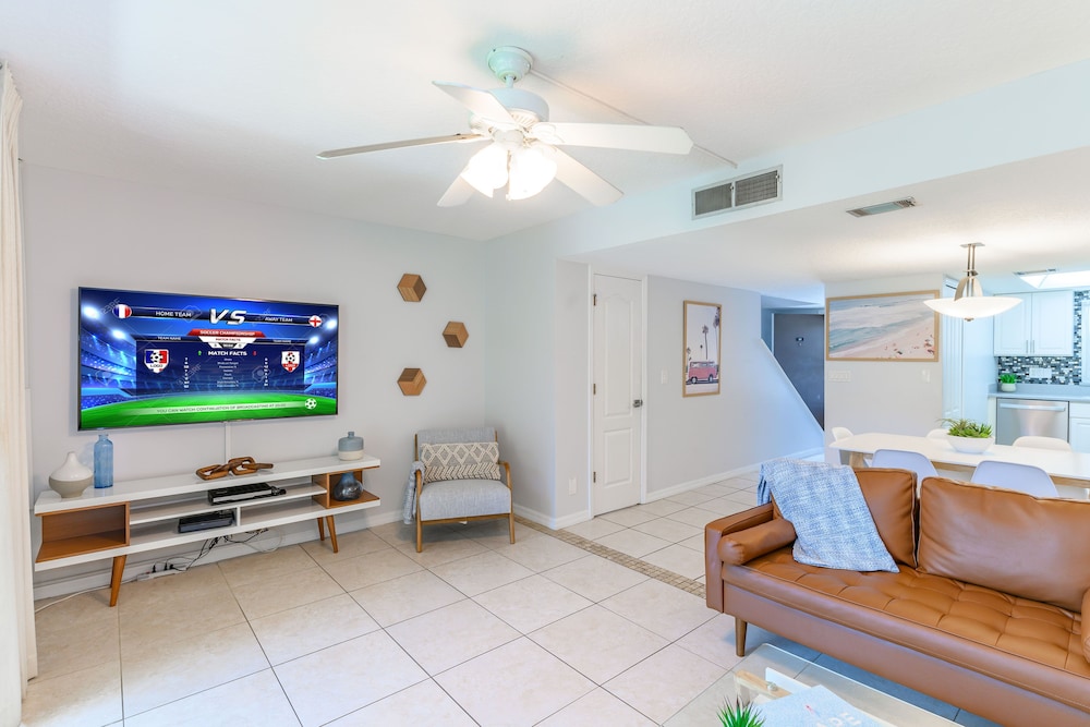 Cocoa Beach Club by Happy Palm Stays
