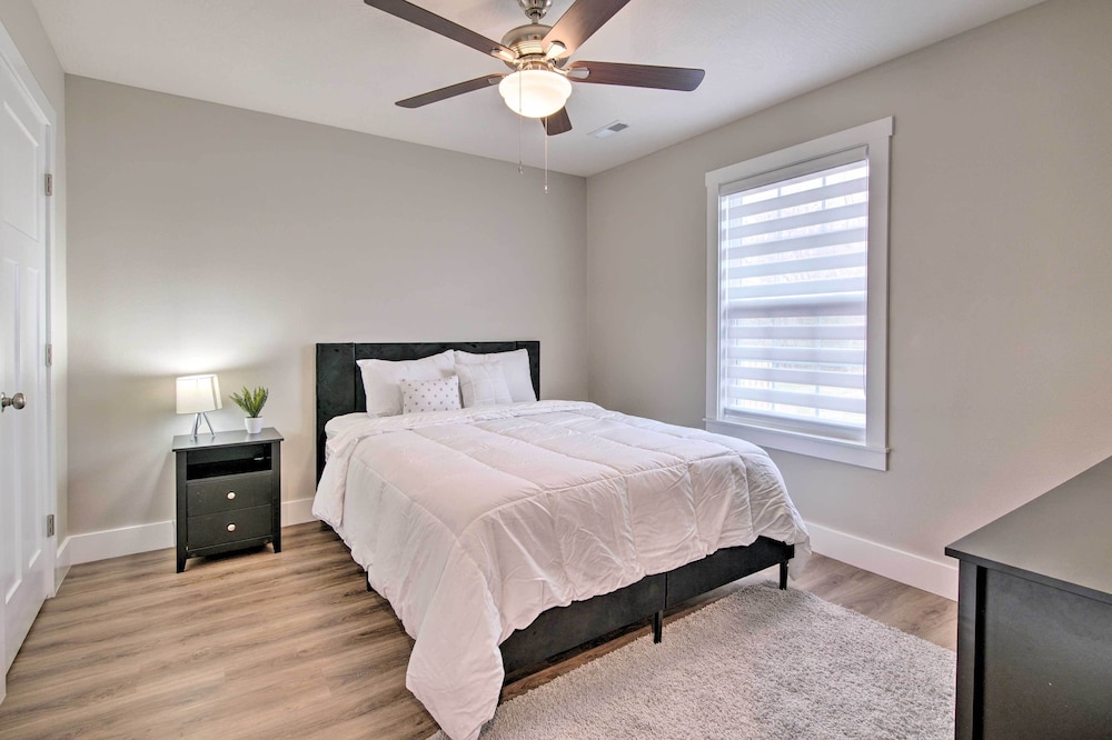 Charming Ozark Abode w/ Yard & Pool Access