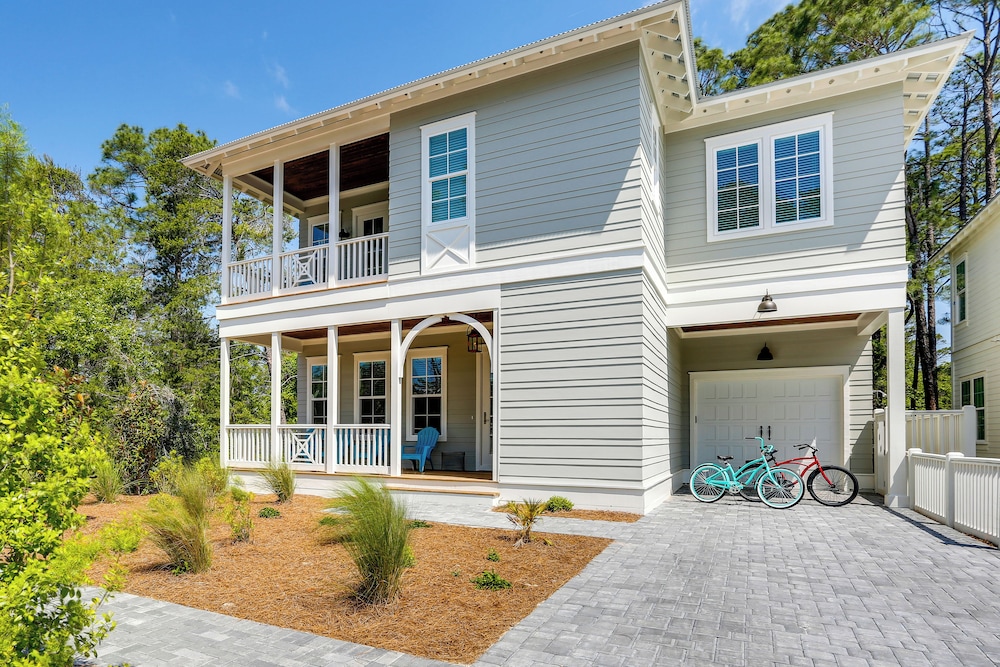 Family-friendly Santa Rosa Home: Walk to Beach!