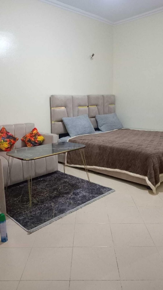 Clean & Cozy Room in Aïn Chock, Casa Nearshore