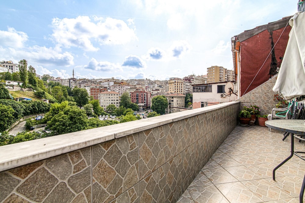 Duplex Cozy Flat With a Balcony Near Nisantasi