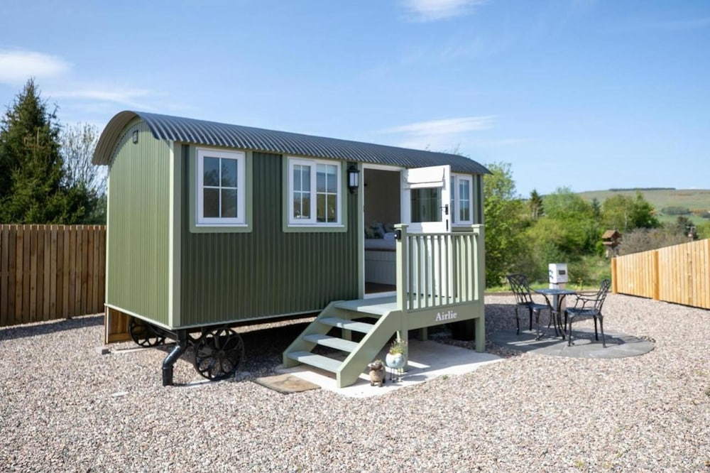 1B Deluxe Cabin - Free Parking, King-size Bed