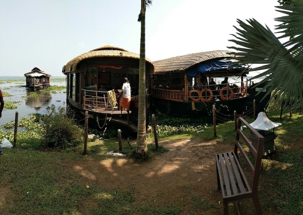 Deshadan Backwater Resort
