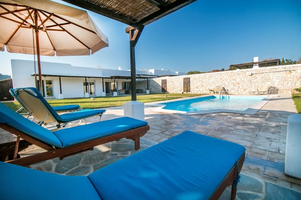 Villa Olympos Close to Anthony Quinn Bay