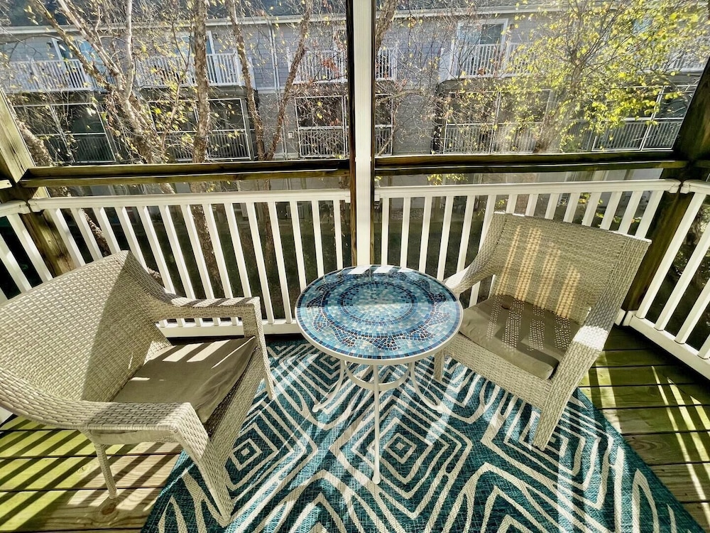 SEA Coast Court 37242