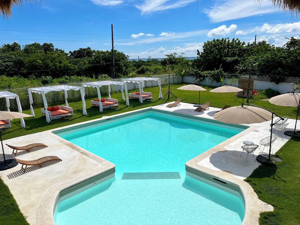 cclim privae resort with pool party