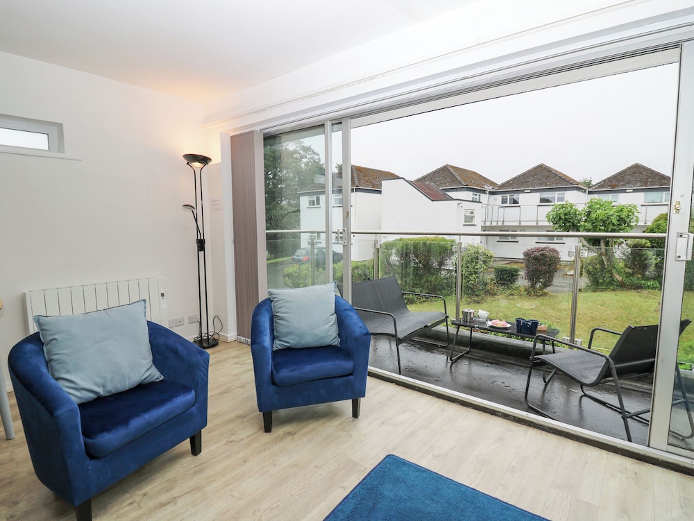 28 Coedrath Park