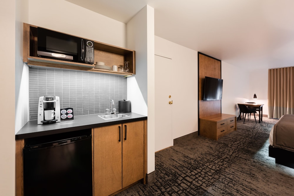 AX Hotel 13
