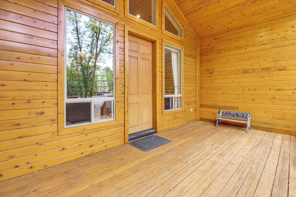 Unwind Fireside! Home 30 Mi to Sunrise Ski Resort