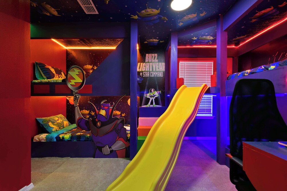 Luxurious Windsor Cay Villa Private Pool, Epic Game Room & Minutes to Disney!
