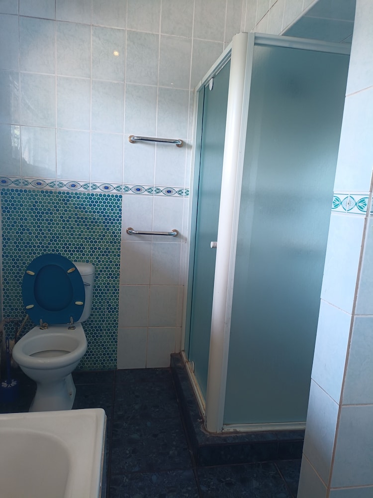 JM TOURS & SAFARIS GUESTHOUSE