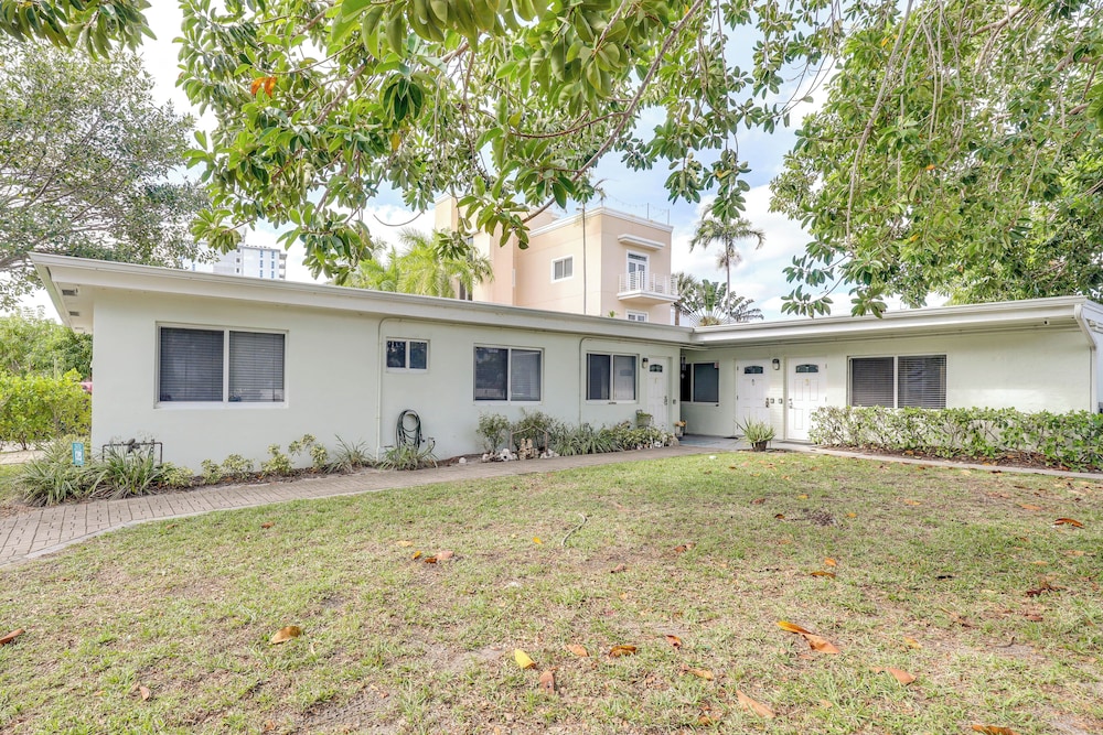 Steps to Pompano Beach: Couple's Retreat w/ Patio!