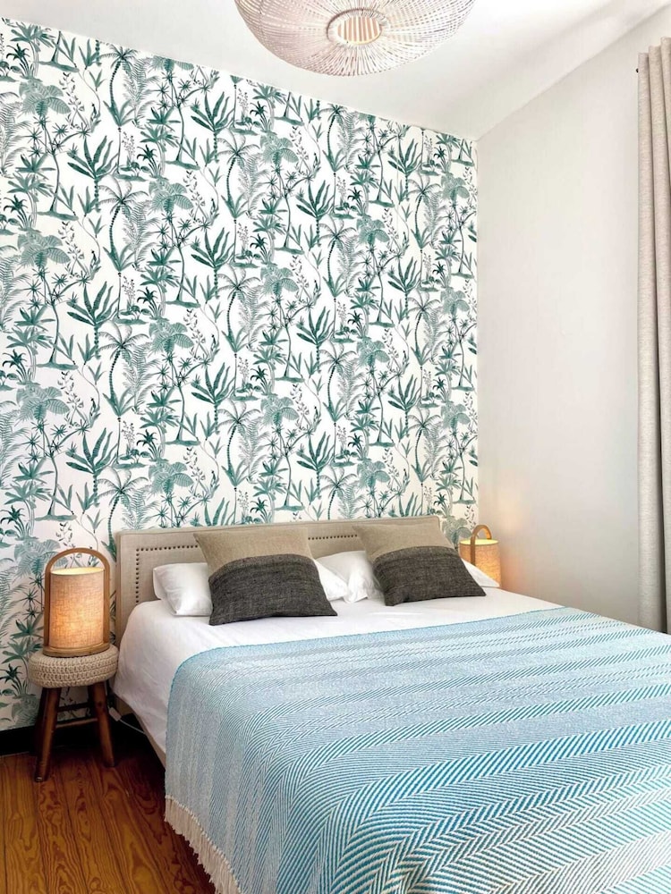 Central Hidden Gem, Rustic Modern 2 Bedroom Flat