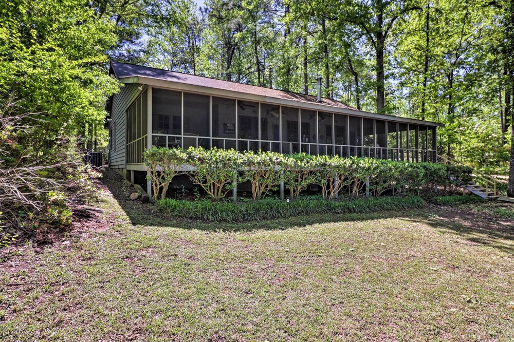 Lakefront Milledgeville Cabin: Private Dock, Porch view 5