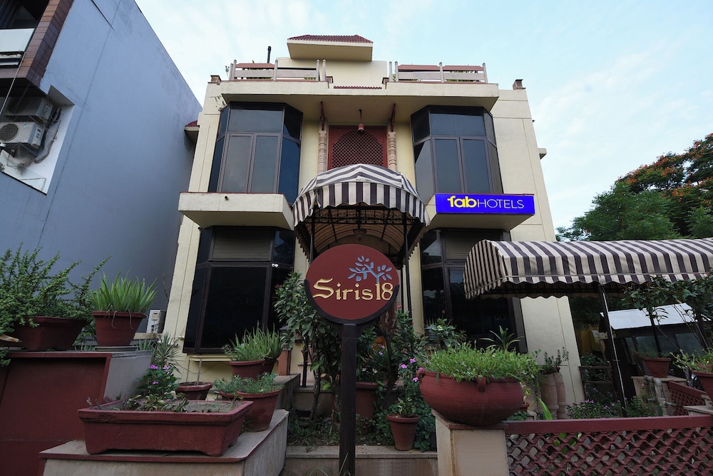Fabhotel Siris 18