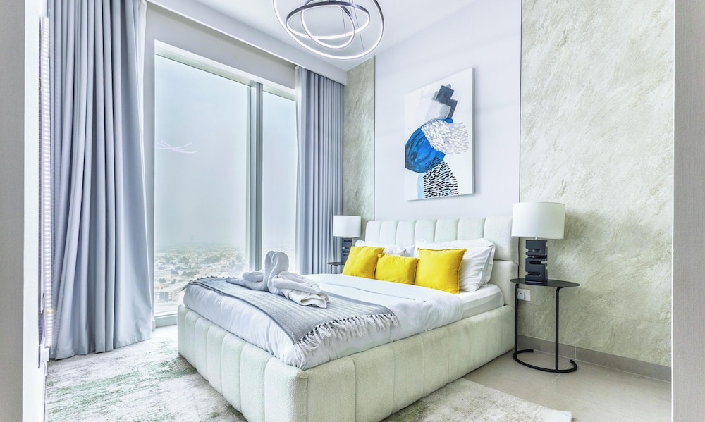 Modern 1BR Forte Near Burj & Mall