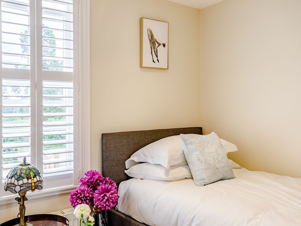 Toppesfield Hall Luxury Cottage With Hot Tub view 2