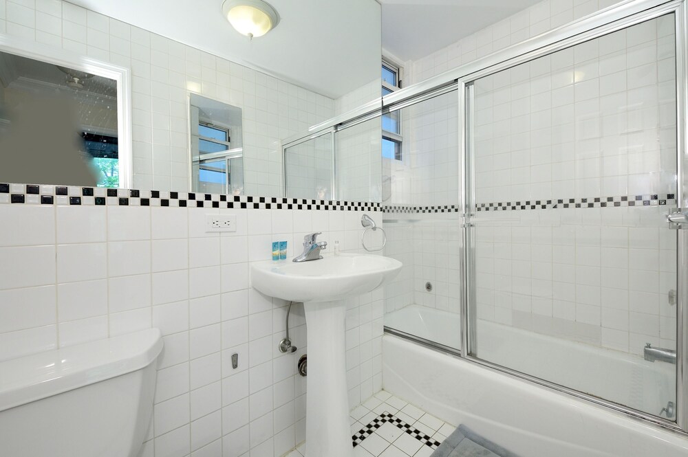 Charming 3-bedroom Apartment in Midtown West