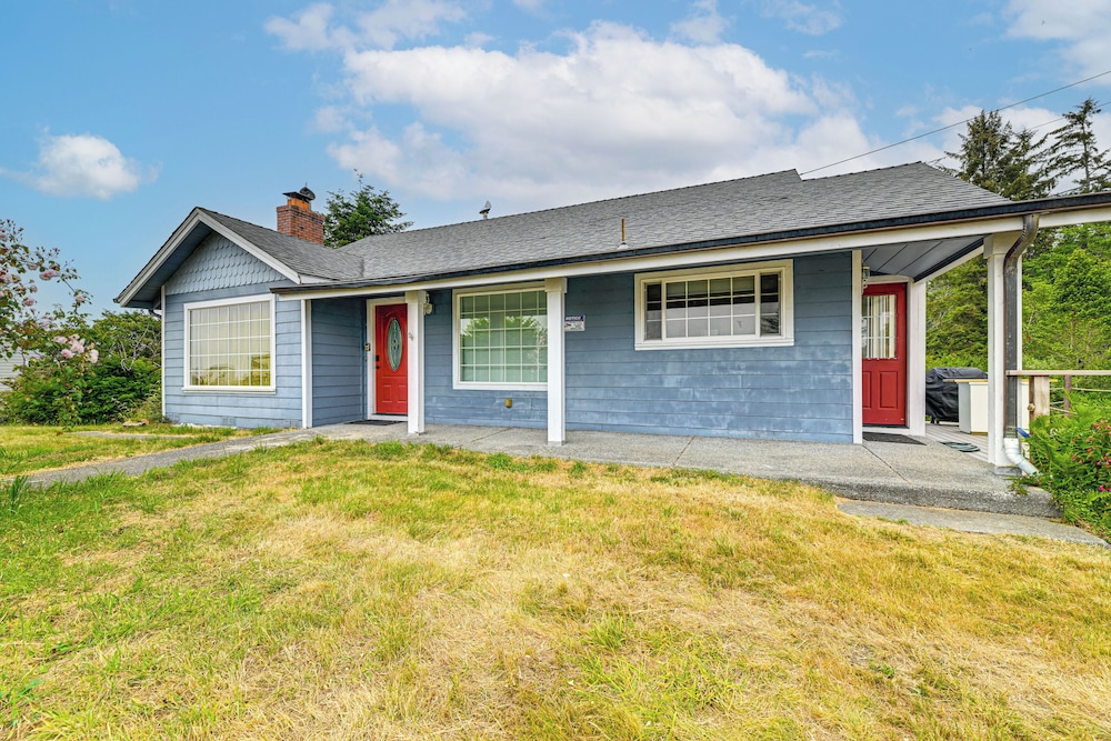 Walk to Beach: Cozy Home w/ Deck in Smith River!