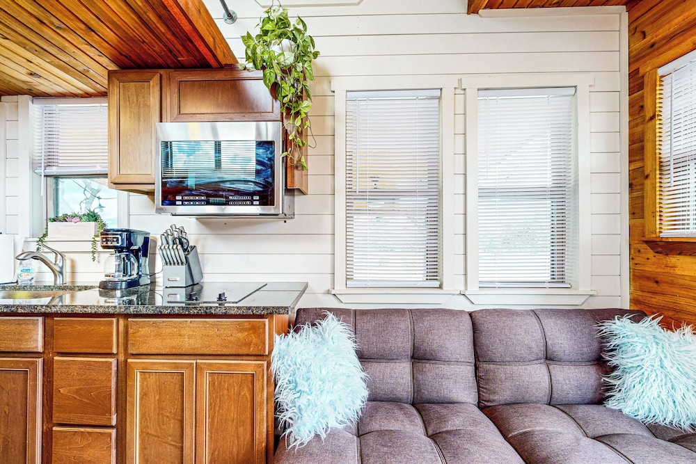 Charming Studio Cabin on the Ranch