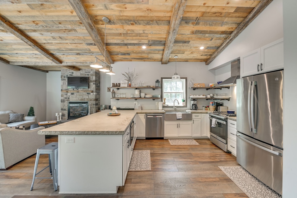 Crooked Lake Escape Near Skiing, Farms & Festivals