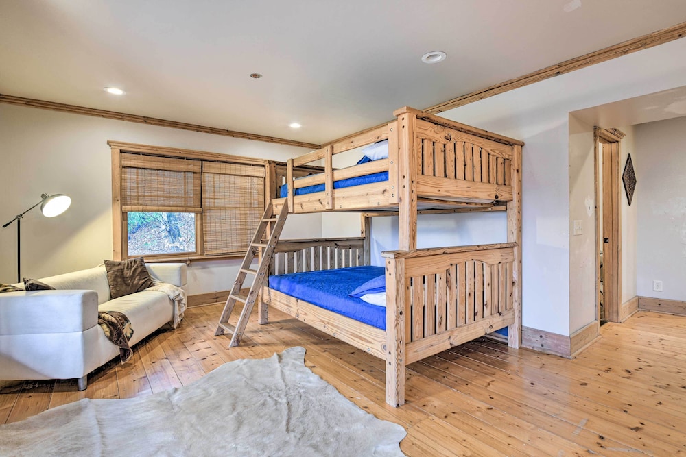 'wildflower' Luxury Cabin w/ Hot Tub & Views! view 3