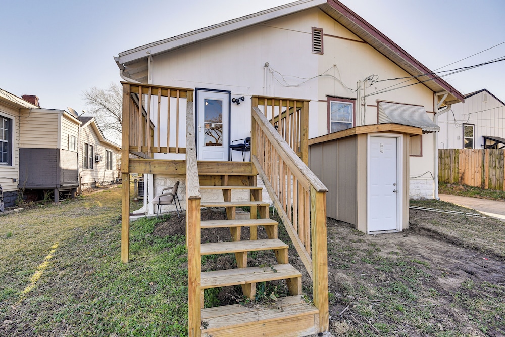 1 Mi to Tulsa Arts District: Updated Home w/ Deck!