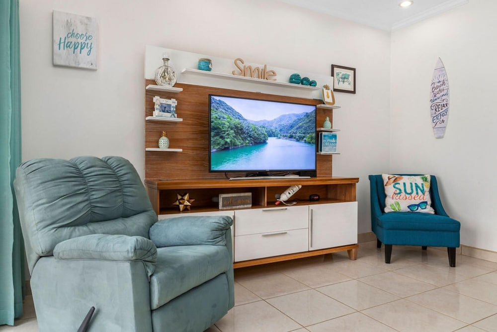 2BR 3min Walk 2 Eagle Beach Pool GYM Parking