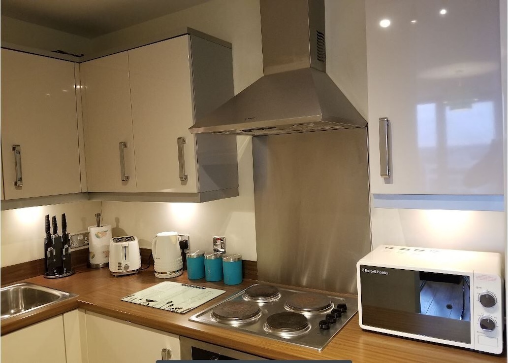 47 Chelsea House - Q-zotica City Centre Apartments: Parking, City view & Smart gadgets view 5