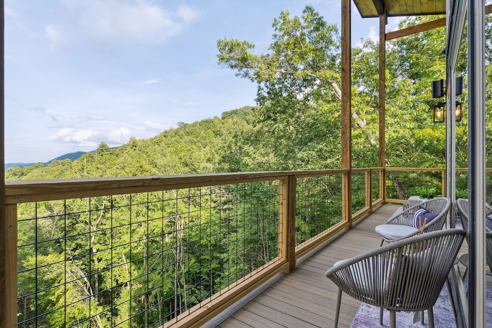 Golden Oaks Cabin 3 Bedroom Home