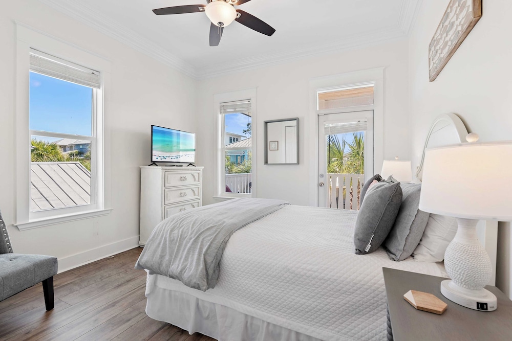 30A Wave and Sea by Avantstay Lagoon Pool, Walk to Beach