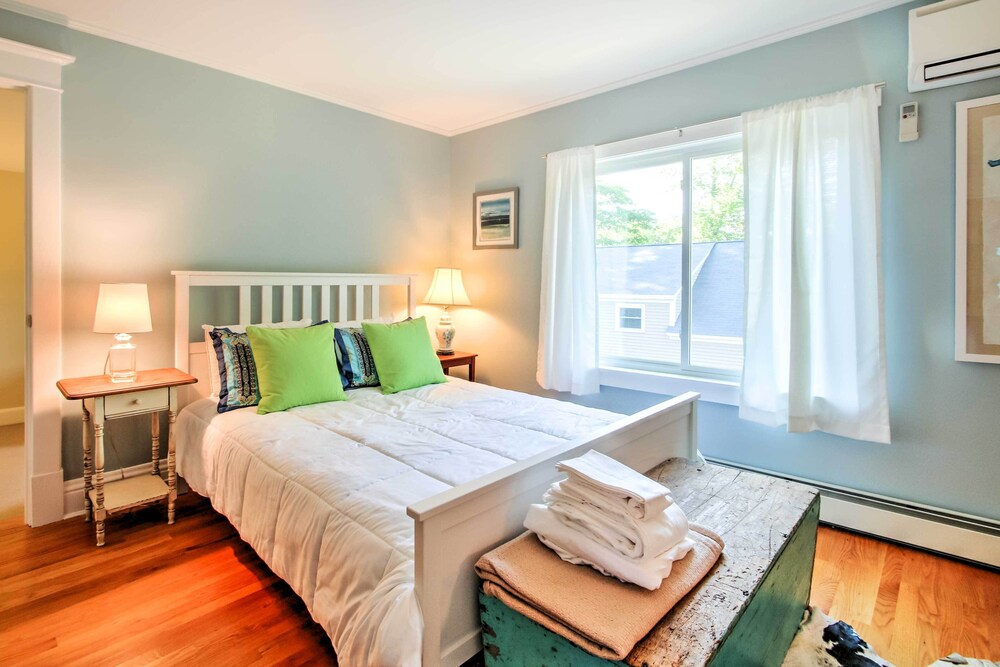 Large Kennebunk Home, Walk to Beach < 2 Mi to Town view 5