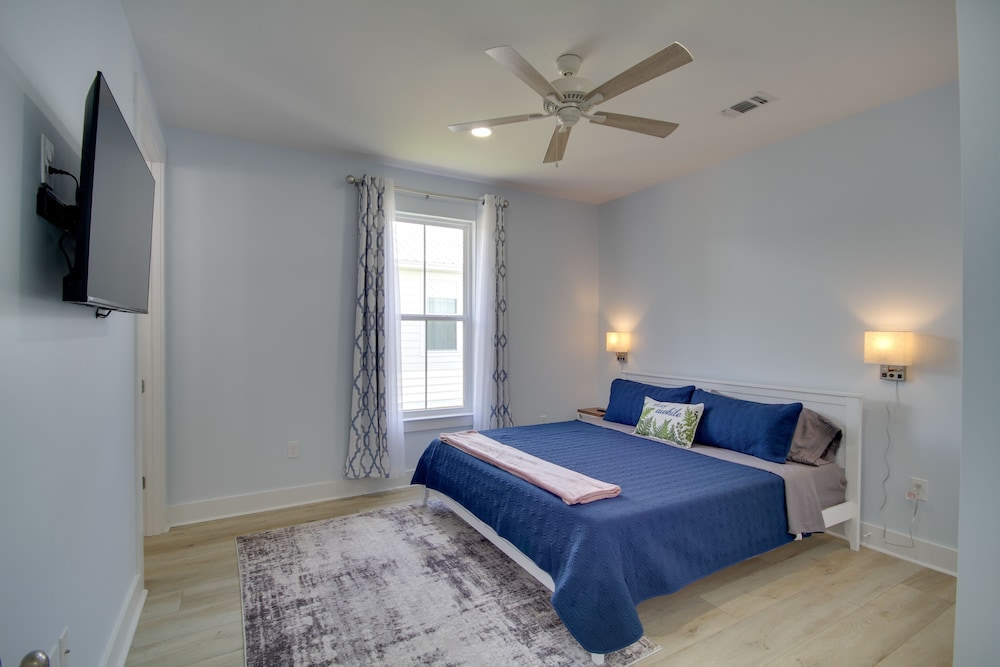 Sunny Gulfport Vacation Rental: Walk to Beaches! view 2