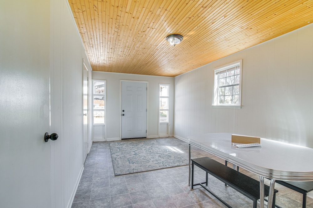 Oxford Getaway: Walk to Oxford Square! - Property Image 5