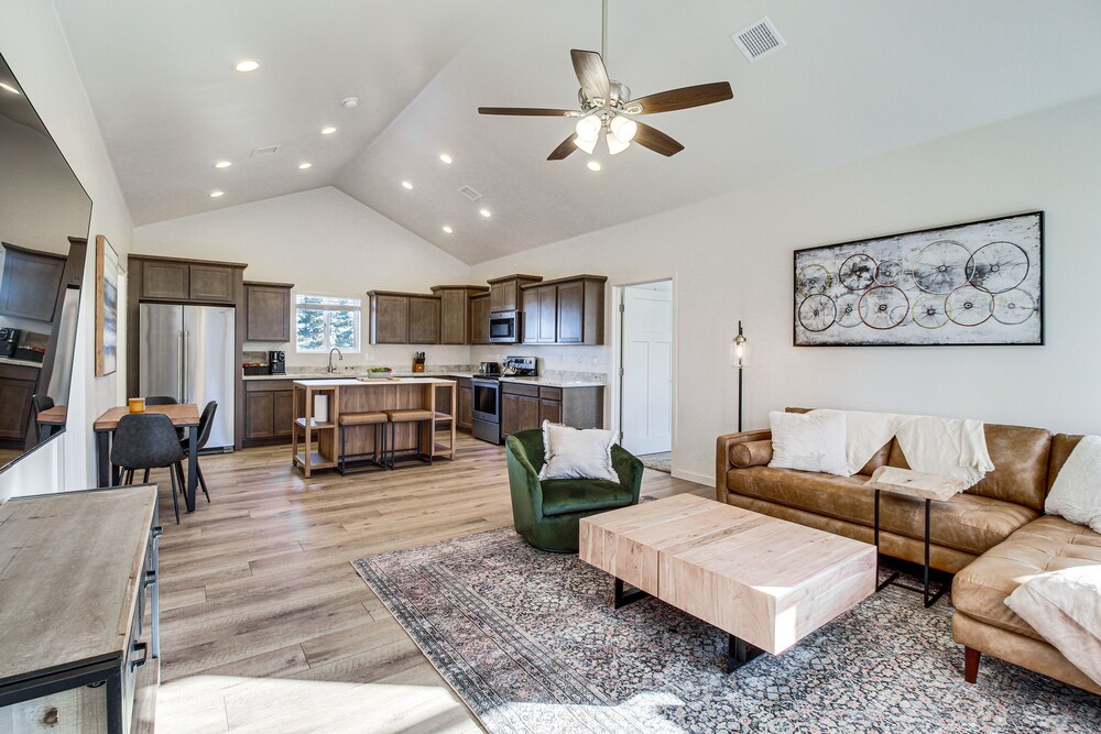 Lakeside Vacation Rental: 4 Mi to Show Low Lake!