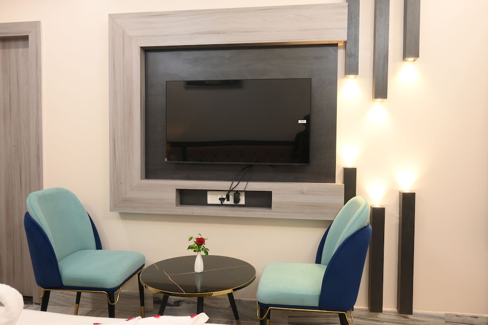 Hotel Kashi Crown