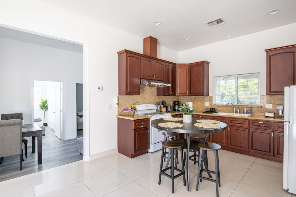 Elegant Retreat Modern Comforts Prime Location