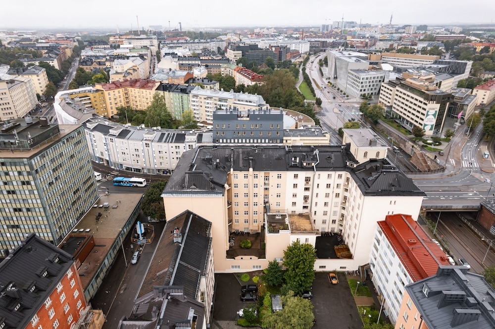 Modern Top-Floor Apt. in Helsinki