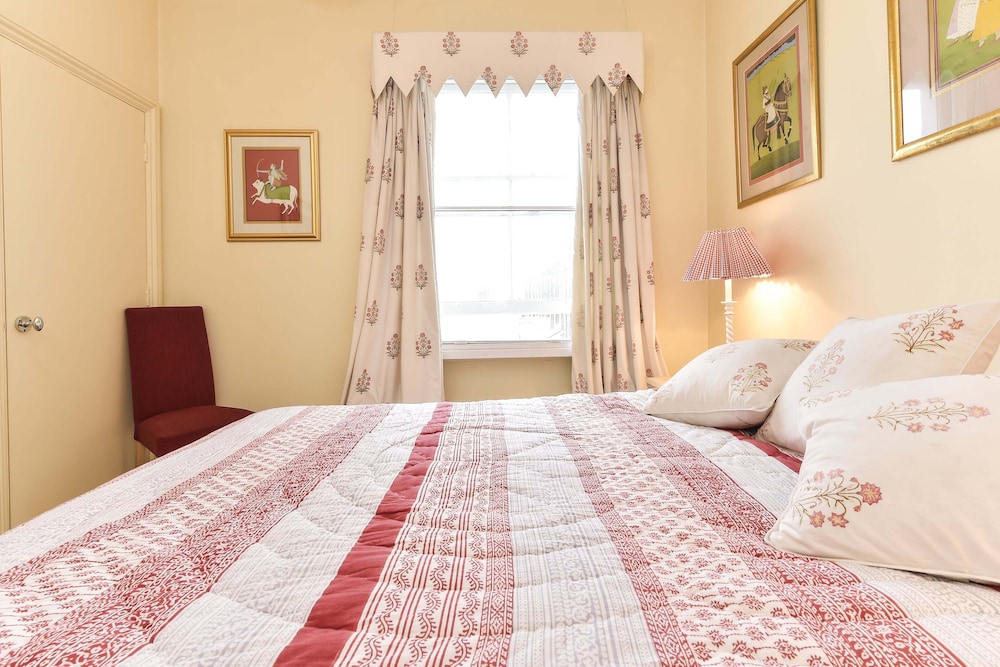 Smart 2 bedroom flat near Pimlico Tube
