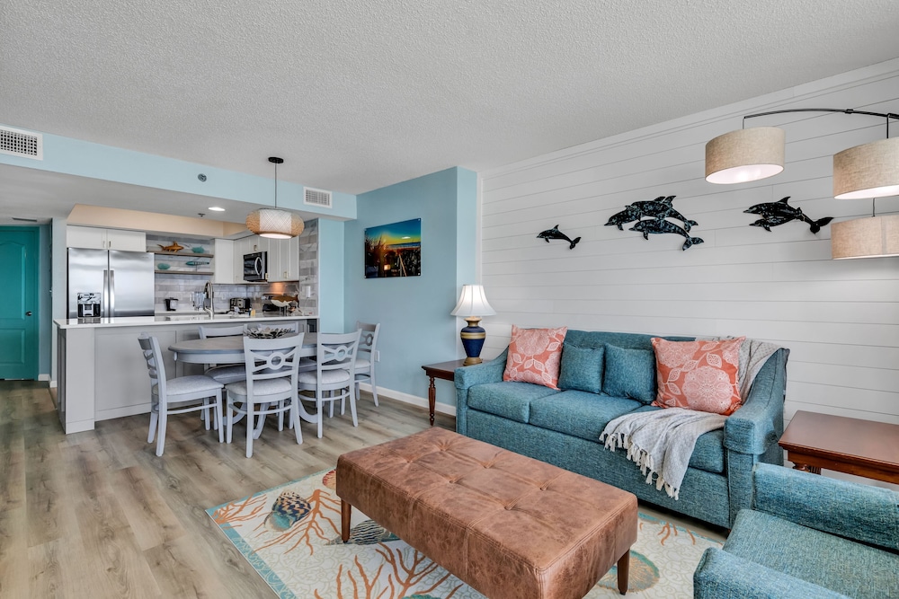 Cozy 2BR Beachfront Condo