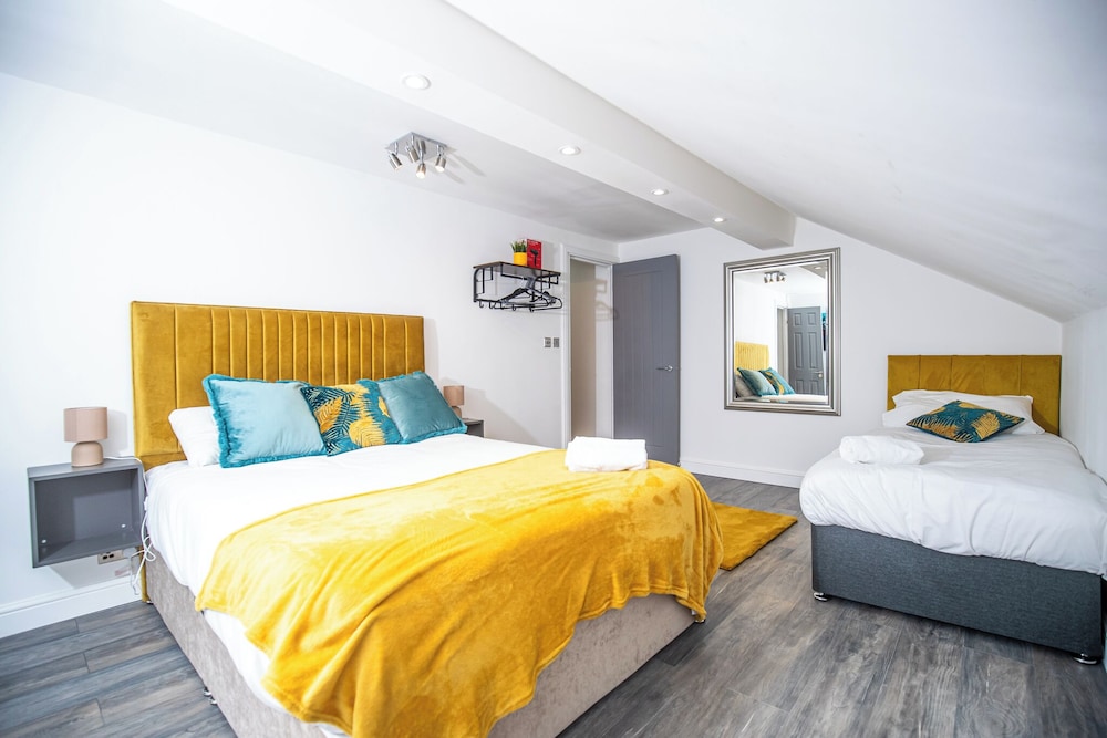 Belfast Bliss Apartment - Modern & Cozy Retreat view 2