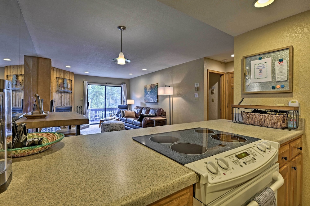 Condo w/ Balcony ~ 2 Mi to Purgatory Resort!