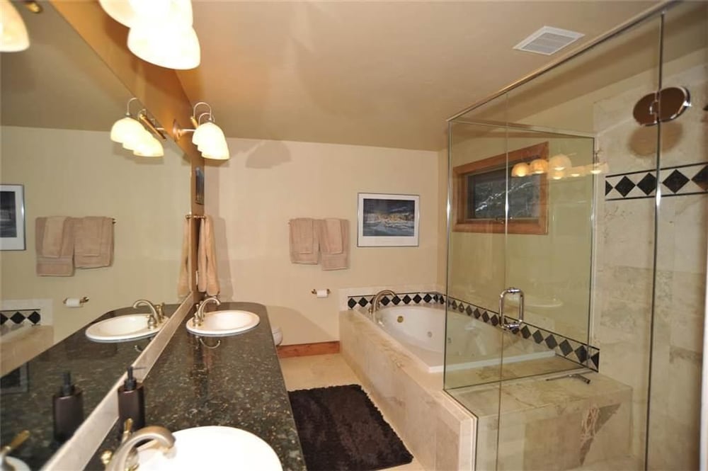 400 Whispering Pines Circle Private Home with Hot Tub