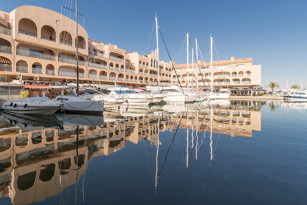 Hyeres Vacations - Residence Pierre  Vacances Hyeres Le Port - Property Image 3